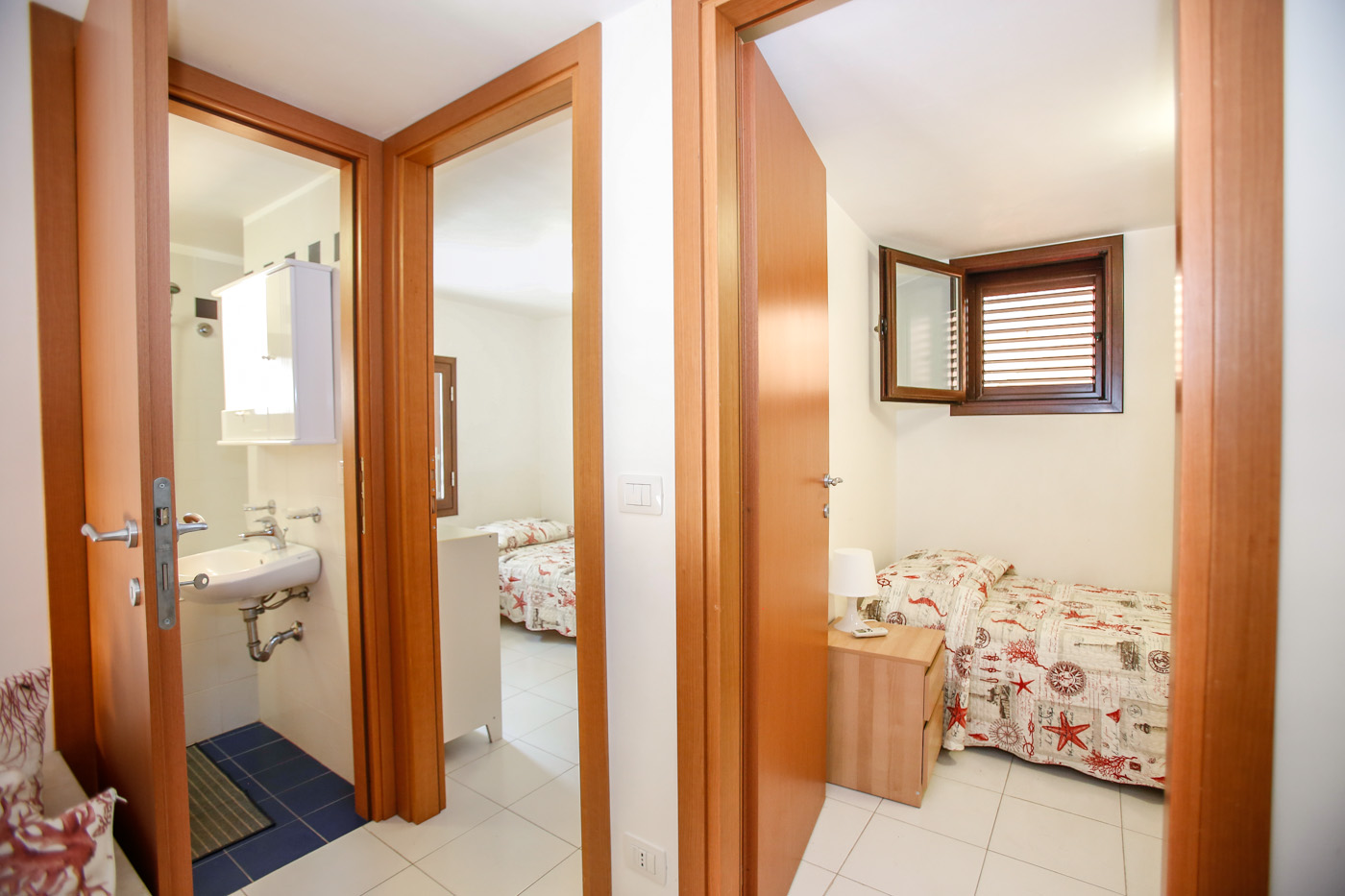 Vista piano ammezzato con camere singole Casa Lido Donnalucata