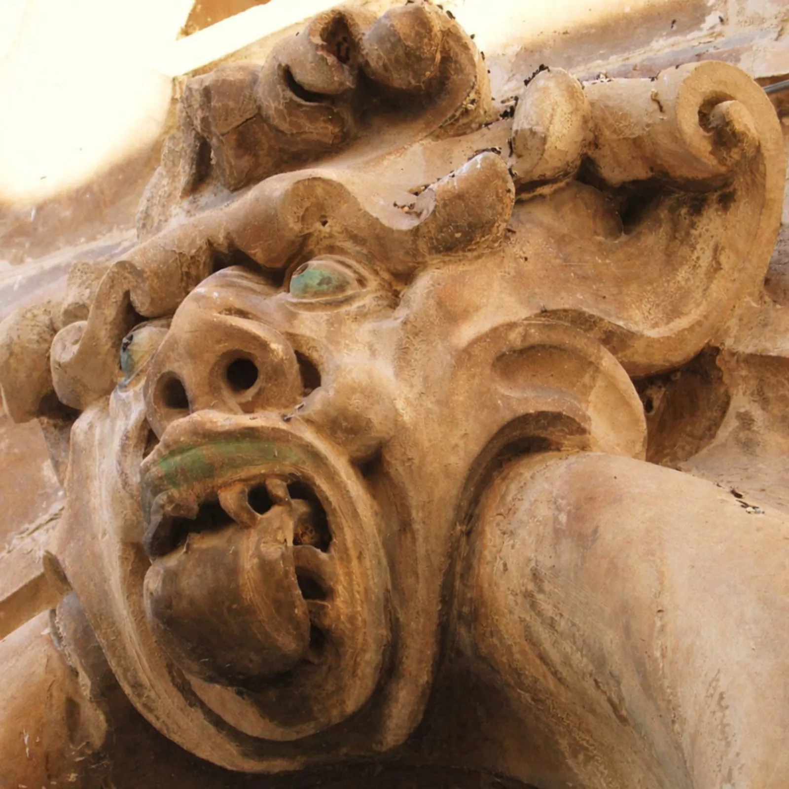 Dettaglio scultoreo barocco a Scicli